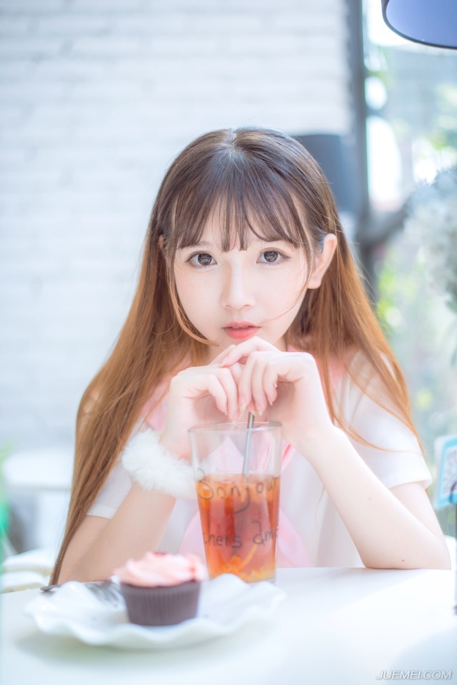 当然人各有志，我那些有出息的朋友对我平淡无奇的活法想来是不屑一顾的。——韩寒《所有人问所有人》